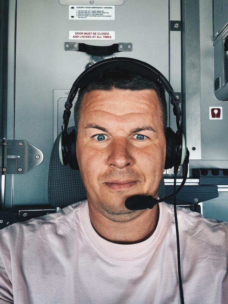 Cockpit jumpseat of an Airbus A220