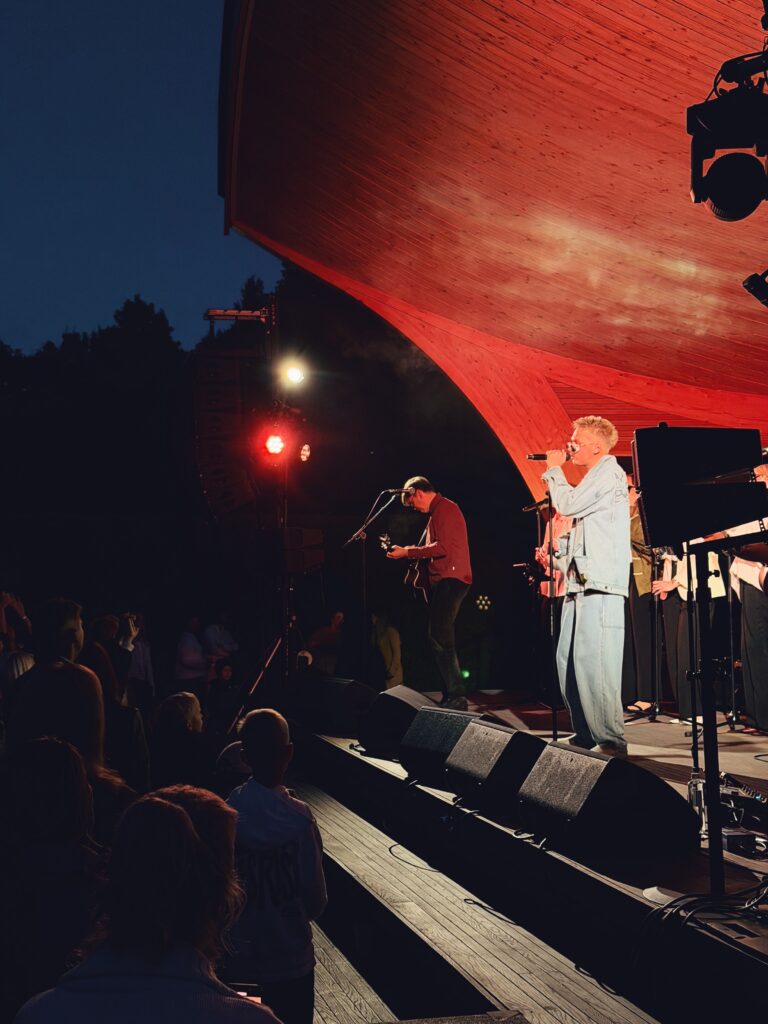 Nublu X Vaiko Eplik in the garden of Kõltsu Manor